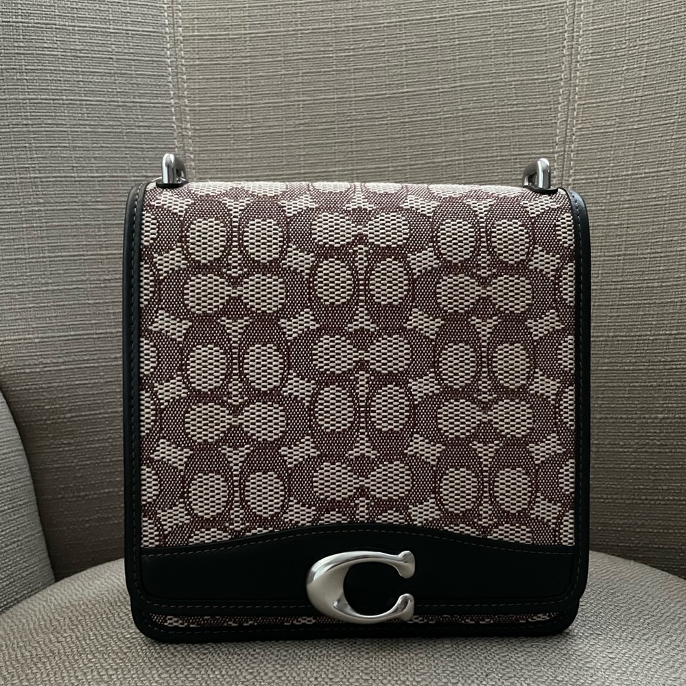 Coach Bandit Shoulder Bag 20 In Textile Signature Jacquard New with tag